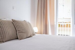 Iron/ironing board, WiFi, bed sheets - Charming Couples' Apartment in Zakynthos Town (Zakinthos)