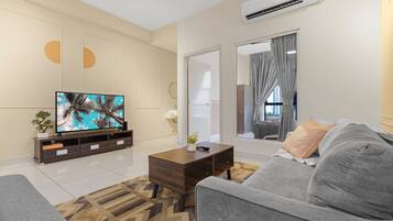 Comfort Apartment, City View | Living area