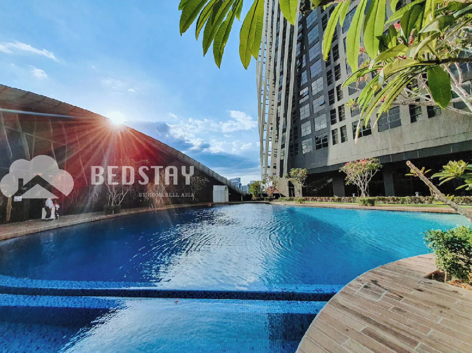 2 outdoor pools