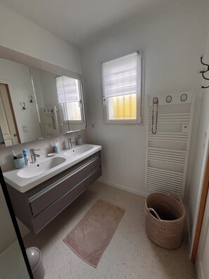 Bathroom - Charming air-conditioned country house 6p Aix en Provence (5 min from downtown!) (Aix-en-Provence)