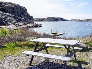 House | Outdoor dining - 4 Star Holiday Home in Hamburgsund (Hamburgsund)