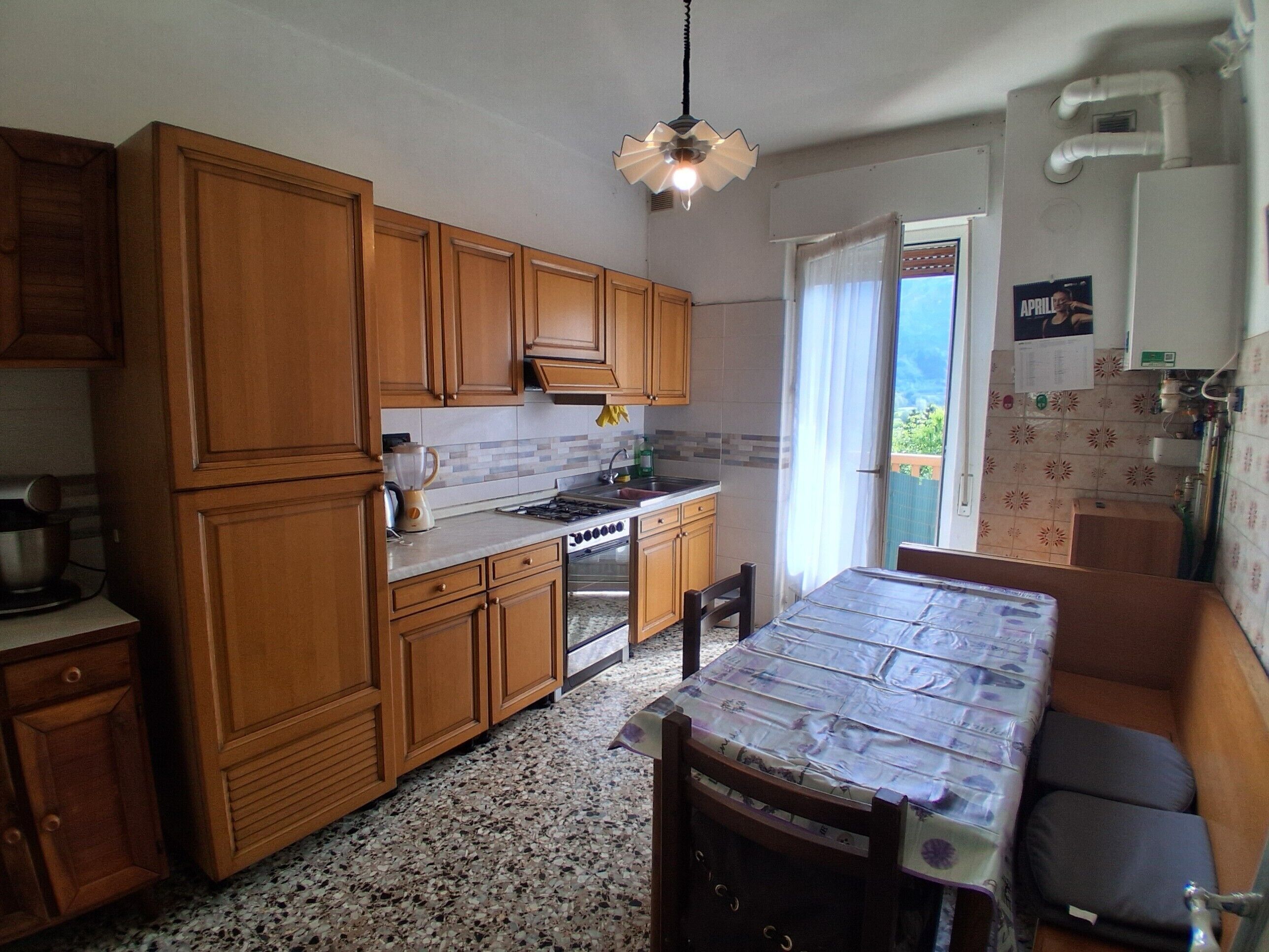 Fridge, oven, stovetop, coffee/tea maker