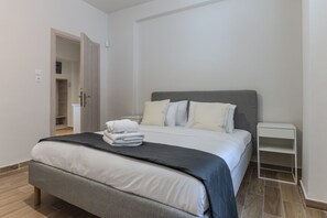Iron/ironing board, WiFi, bed sheets - Phaedrus Living: Artotines Urban Residence (Athens)