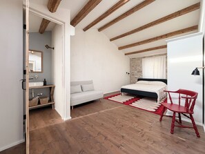 Room - Vrbo Property (Marche)