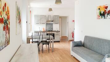 Apartment, Balkon | Wohnbereich