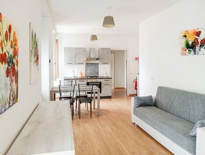 Apartment, Balkon | Wohnbereich