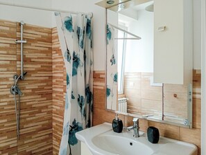 Apartment, Balkon | Badezimmer