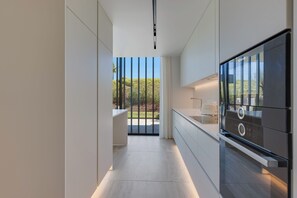 Fridge, microwave, oven, stovetop - Savoy Monumentalis Garden View (Funchal)