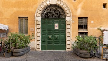 Luxury Loft, 2 Bedrooms | Exterior detail