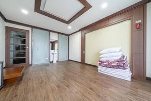 Basic Room, Balcony, Ocean View | Interior - Mobydick Hotel (Yangyang)