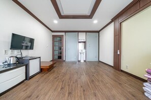 Basic Room, Balcony, Ocean View | Interior - Mobydick Hotel (Yangyang)