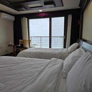 Deluxe Twin Room, Balcony, Ocean View | Soundproofing, free WiFi - Mobydick Hotel (Yangyang)