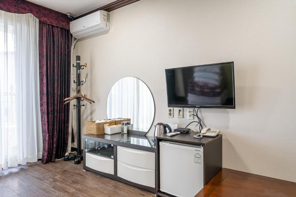 Basic Room, Balcony, Ocean View | Interior