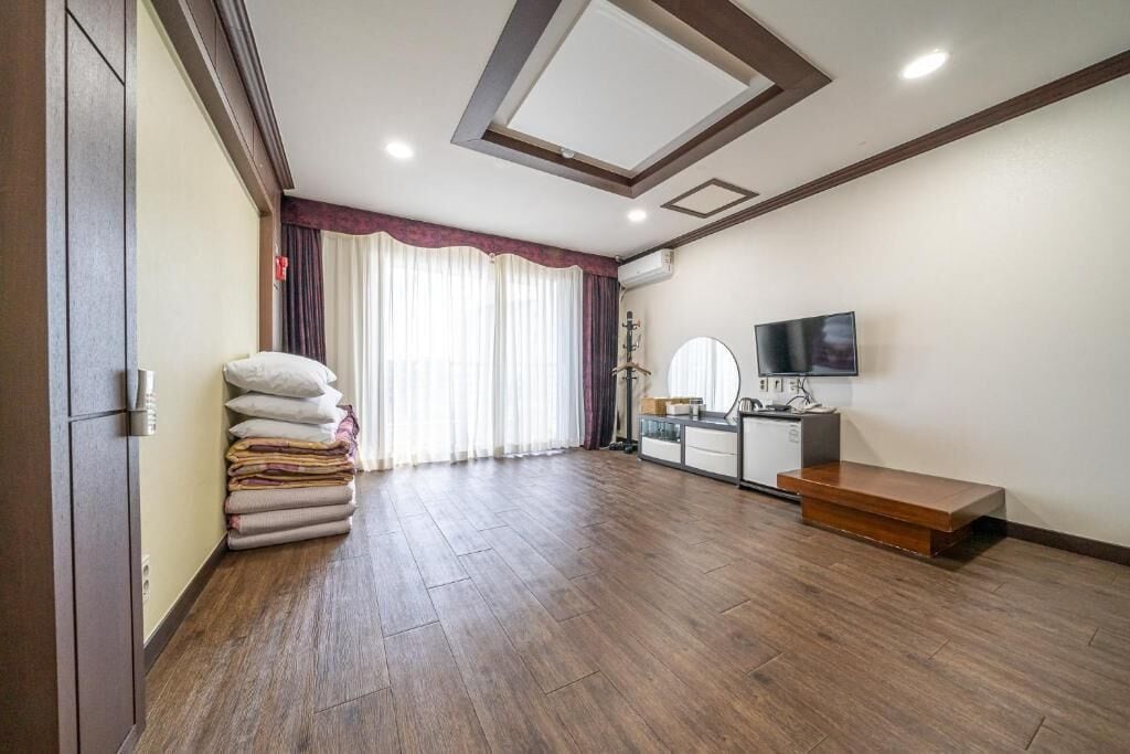 Habitación familiar, balcón, vistas al mar | Interior