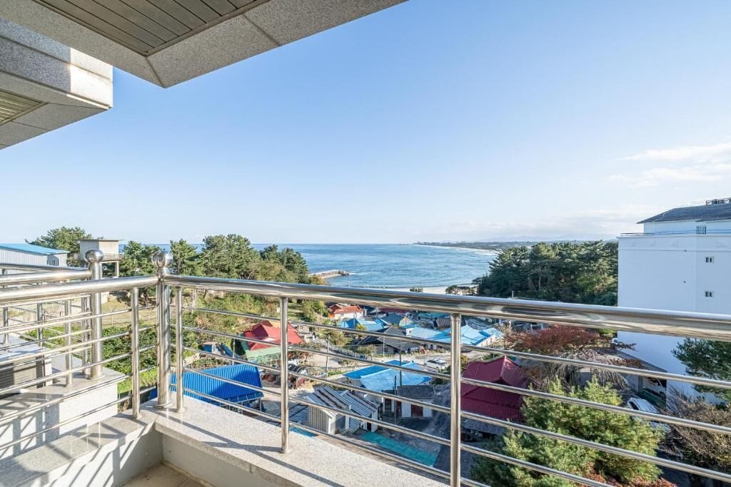 Room, Balcony, Sea View | Property grounds