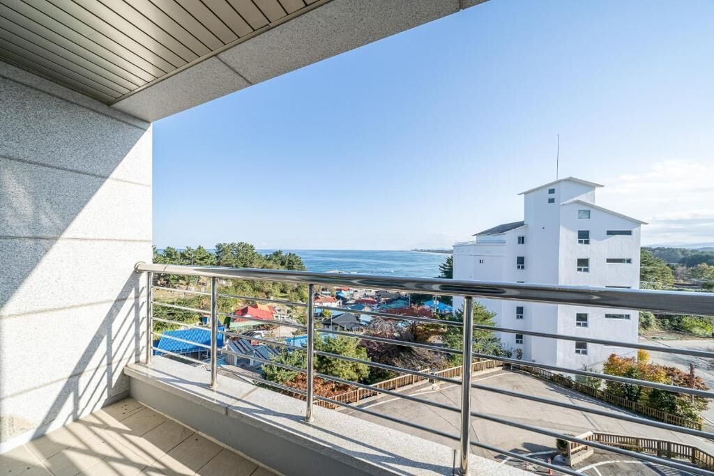 Deluxe Twin Room, Balcony, Ocean View | Property grounds
