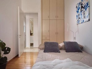 Iron/ironing board, WiFi, bed sheets - Matisse Apartment (Zakinthos)