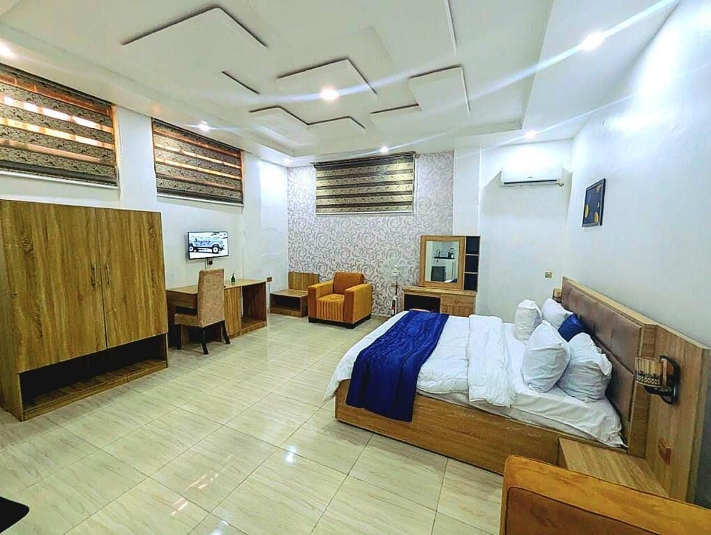 Deluxe Studio, Pool View | Desk, laptop workspace, soundproofing, iron/ironing board