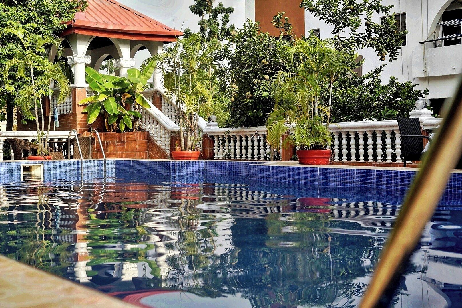 7 outdoor pools