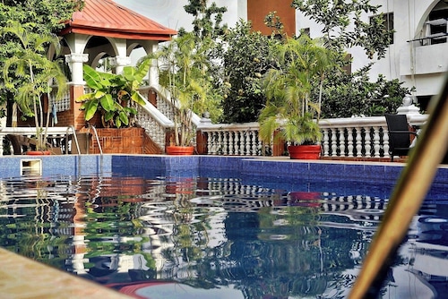 Frenezia Hotel and Apartment