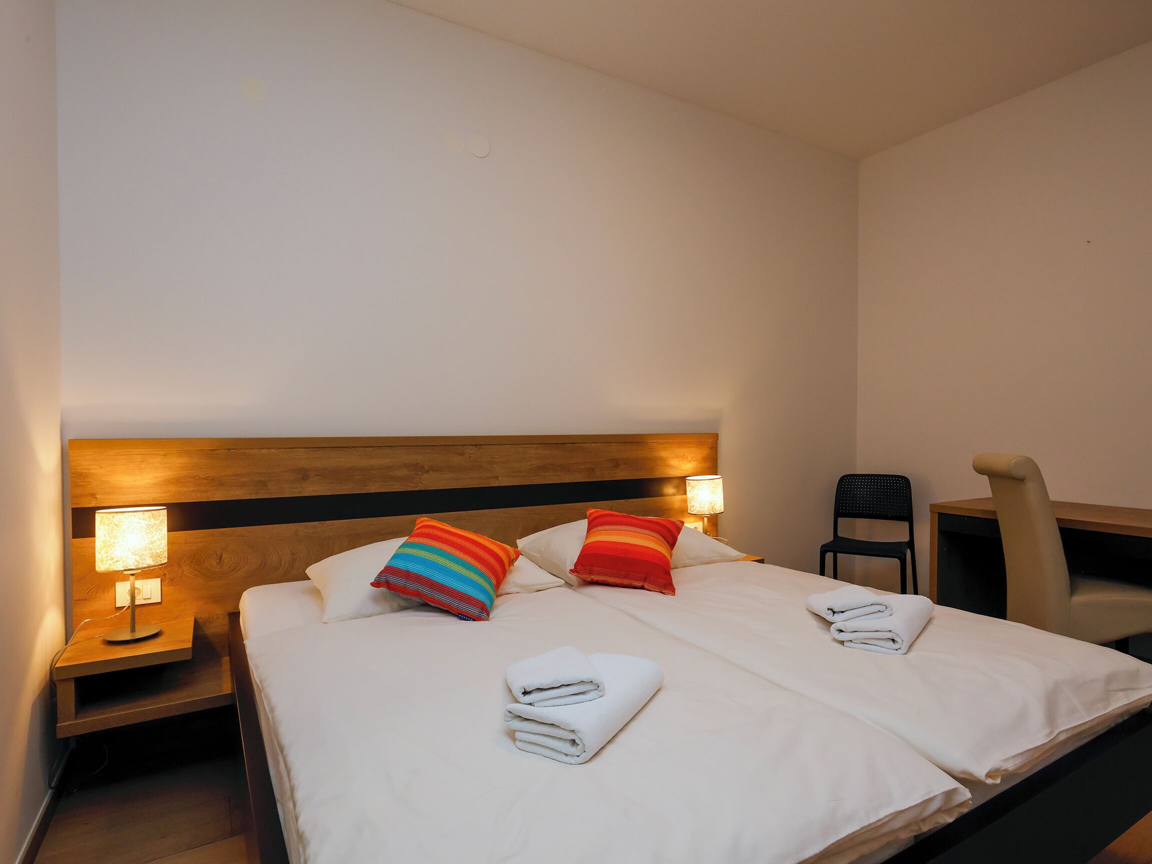 In-room safe, desk, free WiFi