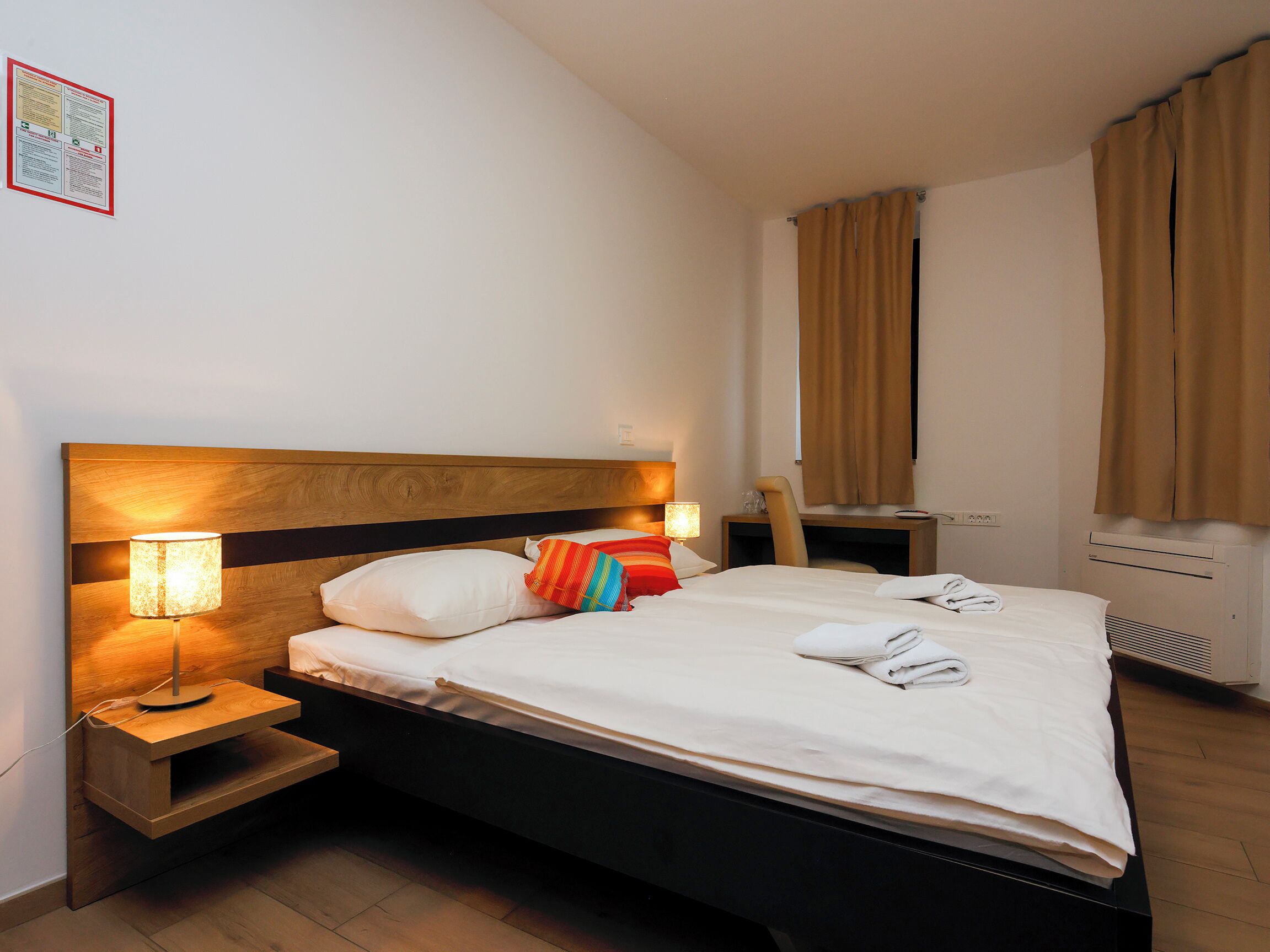 In-room safe, desk, free WiFi