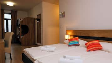 In-room safe, desk, free WiFi