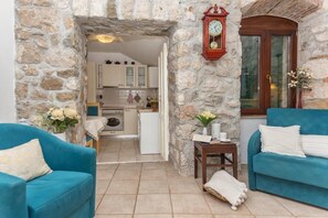 Traditional Apartment, City View | Interior - Apartman Listun (Makarska)