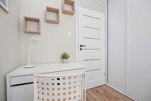 Interior - Spacious 3-Bedroom Apartment with a Balcony | Perfect for Remote Work (Toruń)
