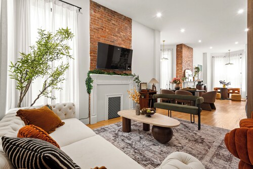 3BD 2BA Duplex Brownstone + Parking - 25 min NYC