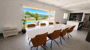 Dining - Vrbo Property (Saint-Maurice-sur-Eygues)