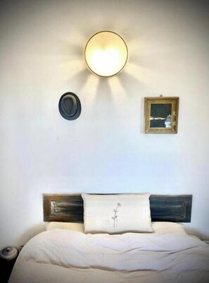 WiFi, bed sheets