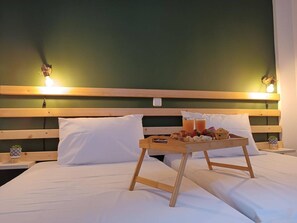 Iron/ironing board, WiFi, bed sheets - Apartment 'Local Paradise Xilokastro Deluxe - Duplicate' with Sea View, Wi-Fi and Air Conditioning (Kato Loutro)