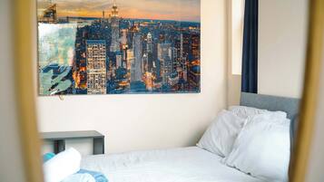 Desk, iron/ironing board, WiFi, bed sheets
