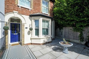 Exterior detail - Peaceful 4-Bed Home in Aylesbury (Aylesbury)