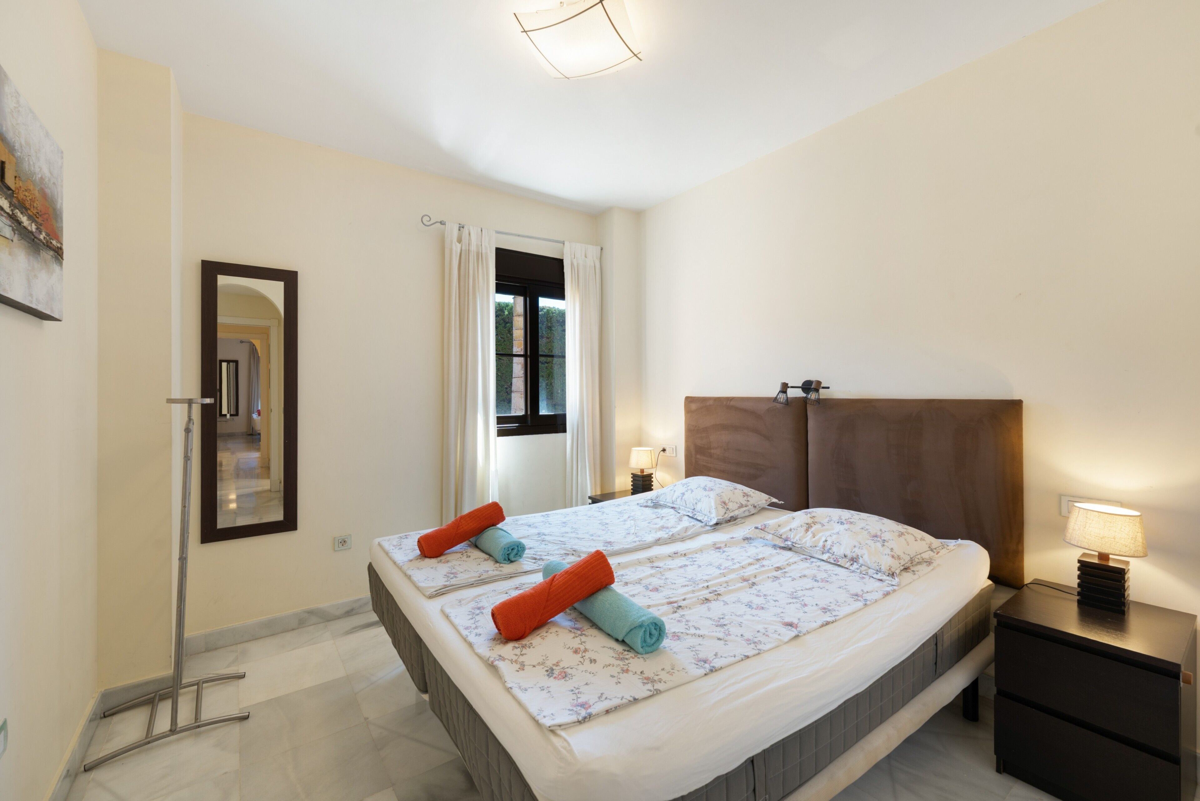 Iron/ironing board, WiFi, bed sheets