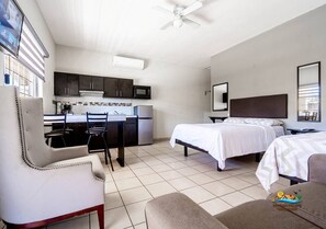 Room - Mar de Cortez Studio 3 - Steps to Malecon with Pool (San Felipe)