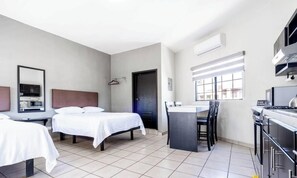 Room - Mar de Cortez Studio 4 - Steps to Malecon with Pool (San Felipe)