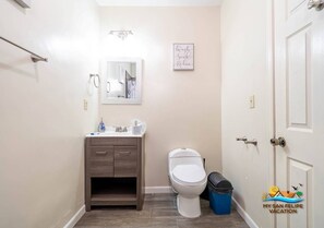 Bathroom - Casa Tom - Downtown San Felipe vacation home with private pool (San Felipe)