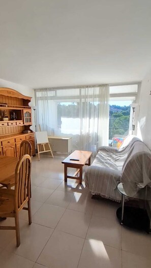 Living area - Self-contained apartment with swimming pool 2 steps from the sea (Salou)