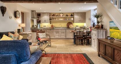 The Reading Room - sleeps 4 guests in 2 bedrooms