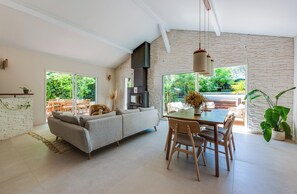 Fireplace, stereo - Villa Hegoa - 5 min from the beach - Heated pool - Between Biarritz and Hossegor (Tarnos)
