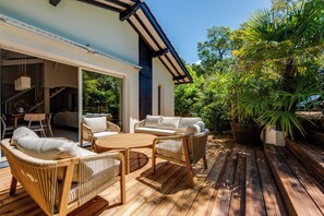 Terrace/patio - Villa Hegoa - 5 min from the beach - Heated pool - Between Biarritz and Hossegor (Tarnos)