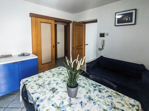 Apartment, Balkon | Wohnbereich