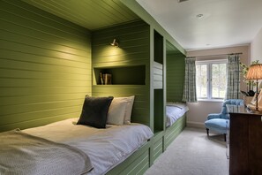 Internet, bed sheets - Roft Bank Cottage - sleeps 6 guests  in 3 bedrooms (Oswestry)