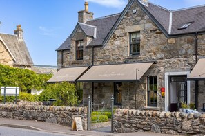Exterior - Little Pitnacree -  sleeps 2 guests  in 1 bedroom (Pitlochry)