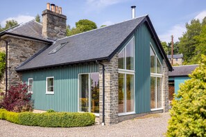 Exterior - Little Pitnacree -  sleeps 2 guests  in 1 bedroom (Pitlochry)