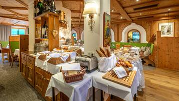Daily buffet breakfast for a fee