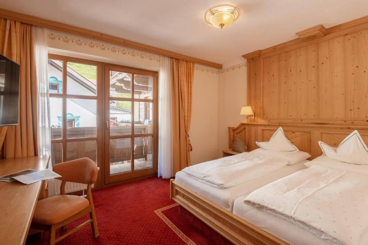Comfort Suite, Balcony, Mountain View