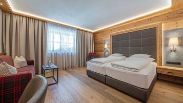 Quarto casal conforto | Roupas de cama premium, cofres nos quartos, quartos à prova de som
